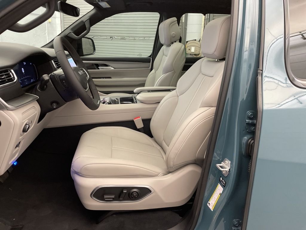 New 2026 Steel Blue Exterior Paint Jeep Limited Reserve image 20