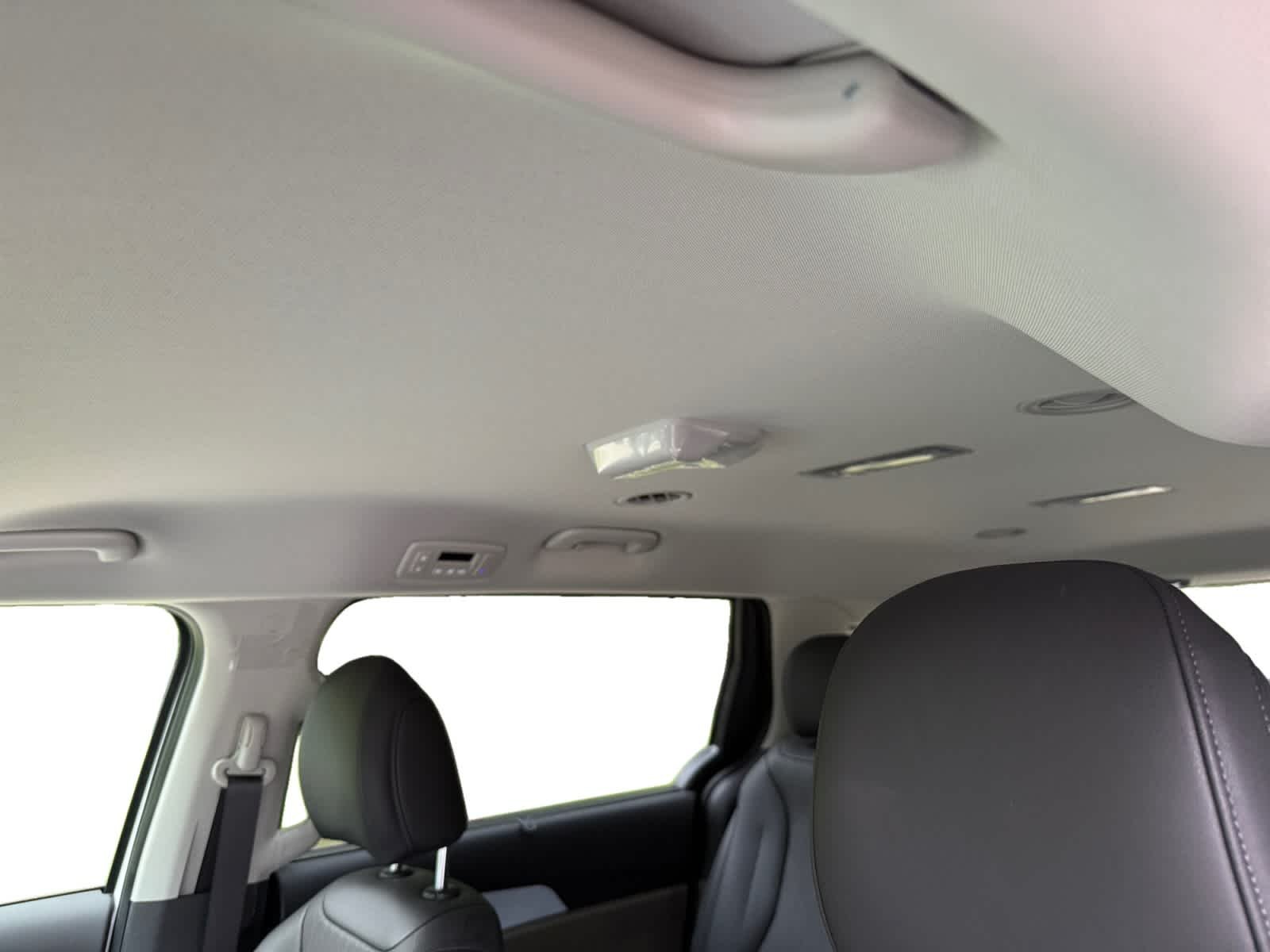 New 2026 Snow White Pearl Kia EX image 12
