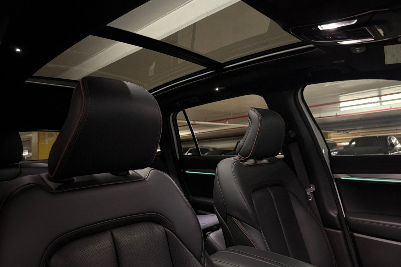 Used 2025 BRIGHT CLEAR COAT Jeep Launch Edition image 16