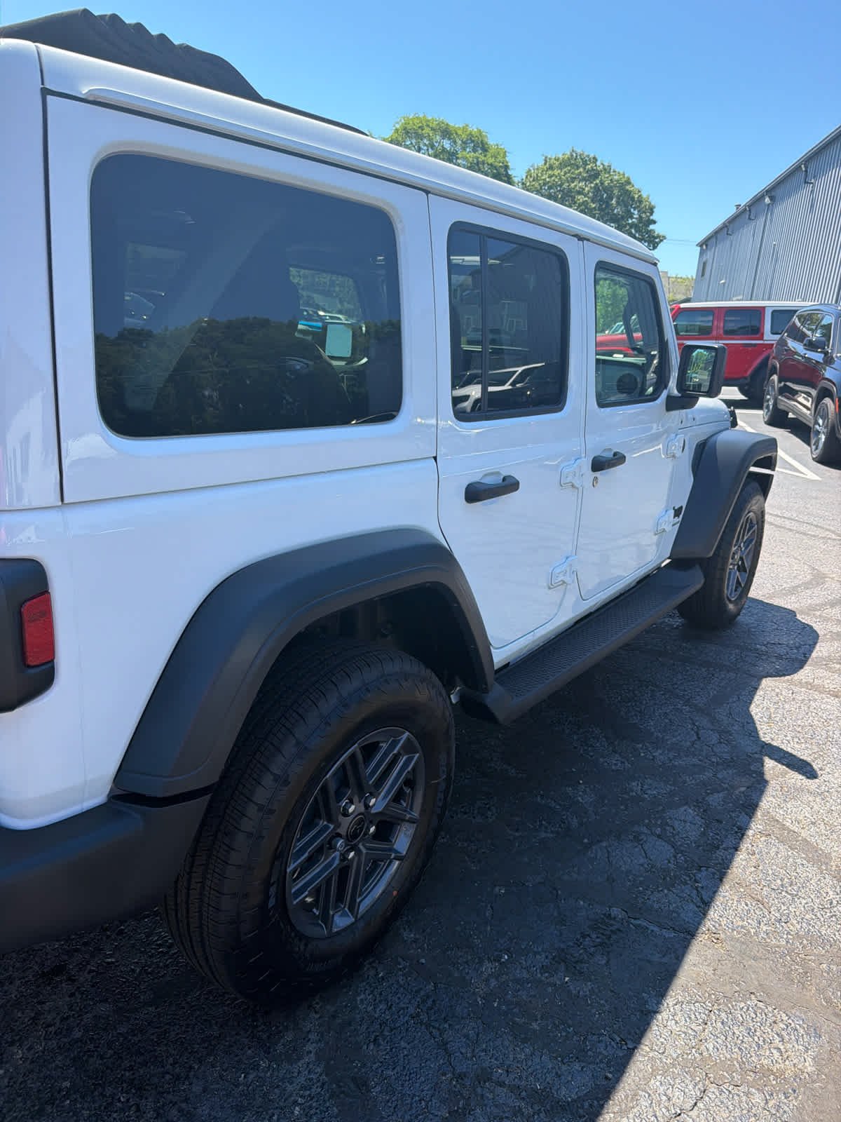 New 2026 Bright White Clear-Coat Exterior Paint Jeep Sport S image 19