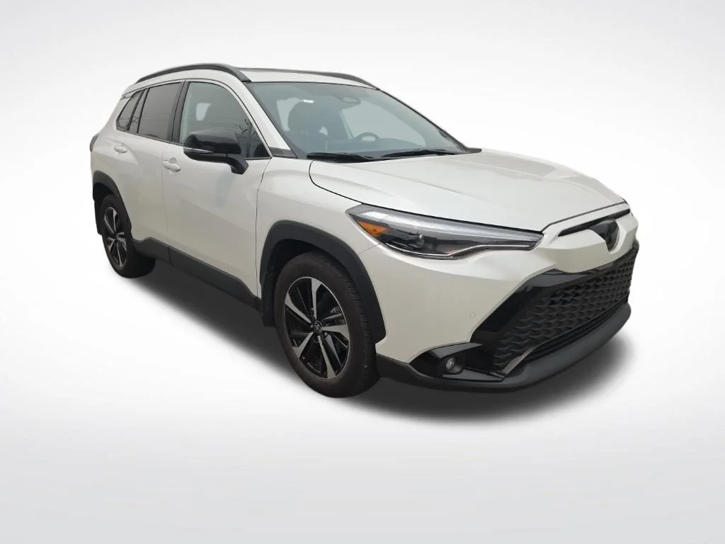 Used 2025  Toyota Hybrid XSE image 2
