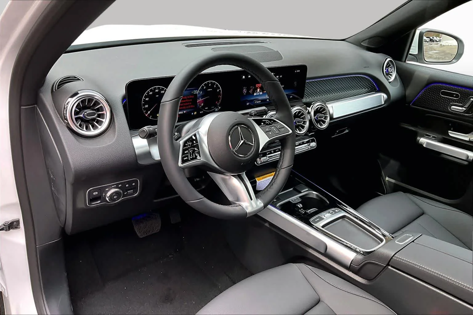 New 2026 Polar White Mercedes-Benz GLB 250 image 10