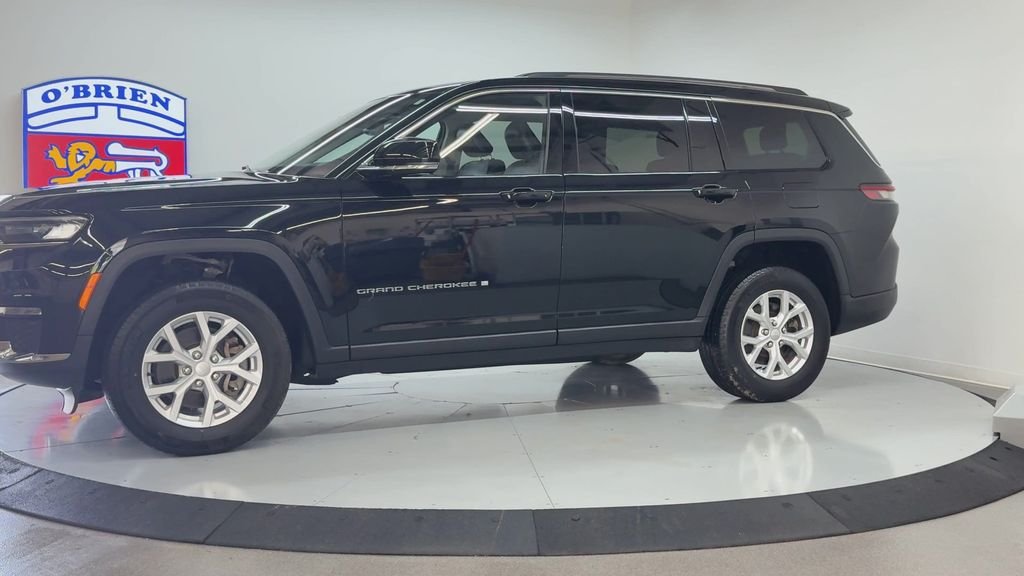 Used 2023 Diamond Black Jeep Limited image 8