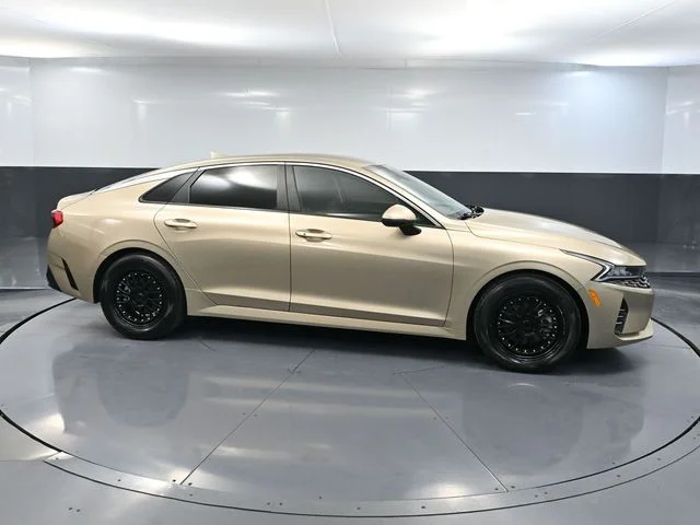 Used 2021 Beige Kia LXS image 4