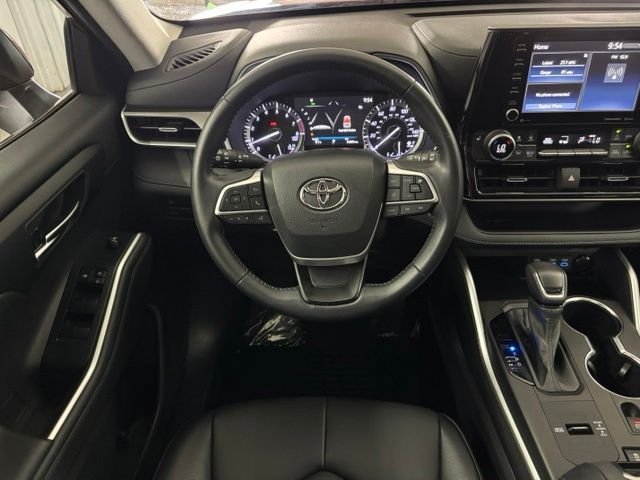 Used 2022 Red Toyota XLE image 17
