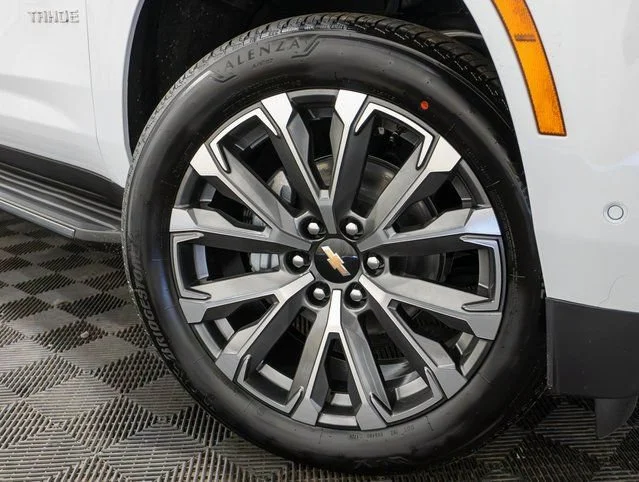 New 2026 Polar White Tricoat Chevrolet High Country image 8
