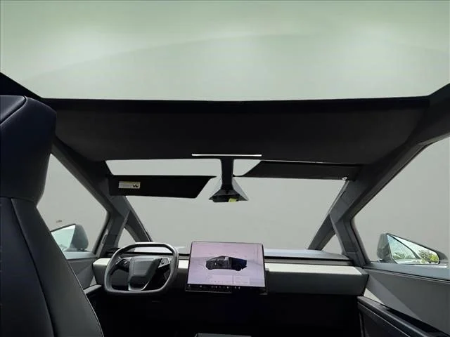 Used 2024  Tesla Base image 13
