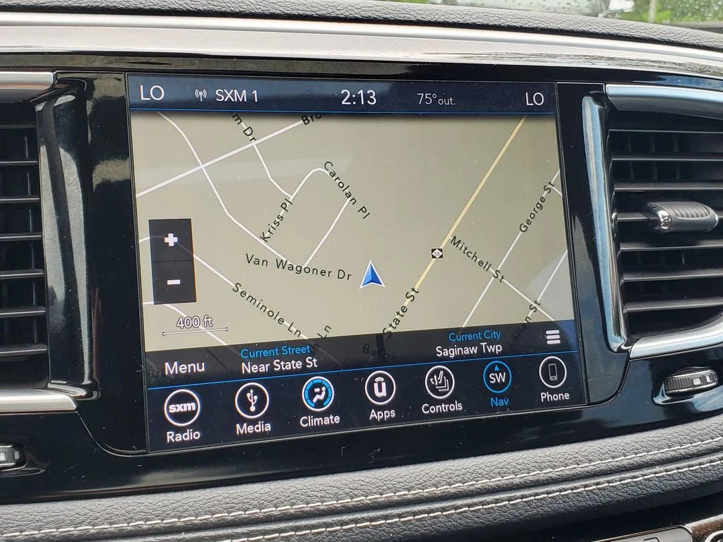 Used 2019 Silver Chrysler Limited image 16