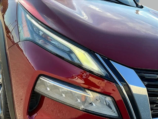 Used 2021 Red Nissan SL image 33