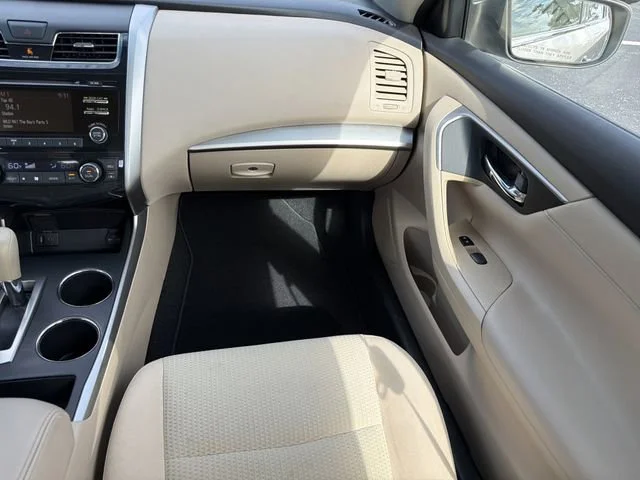 Used 2015  Nissan 2.5 SV image 14