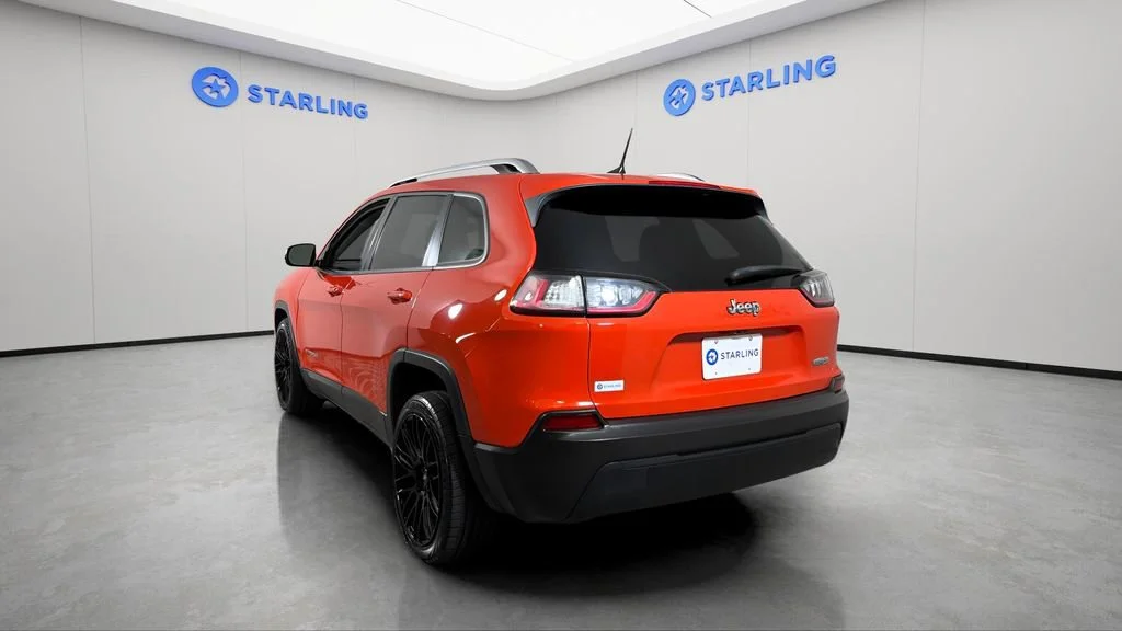 Used 2021 Orange Jeep Latitude FWD image 7
