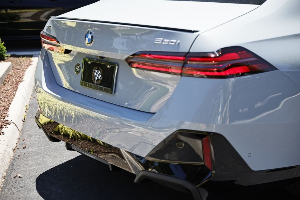 New 2027 Brooklyn Grey Metallic BMW 530i xDrive image 9