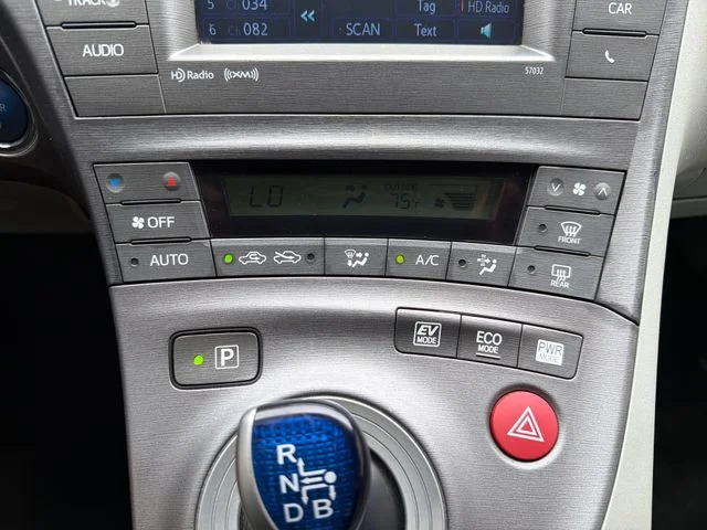 Used 2013 Silver Toyota Three image 14