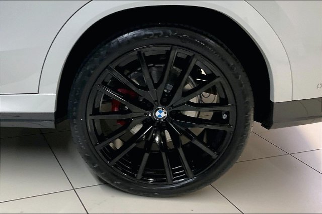 Used 2022 White BMW xDrive40i image 8