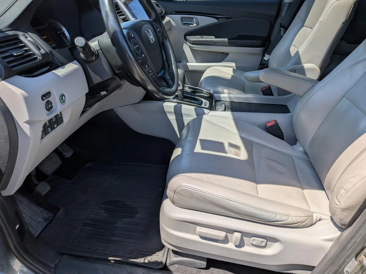 Used 2017 Grey Honda 4wd Crew Cab Touring image 13