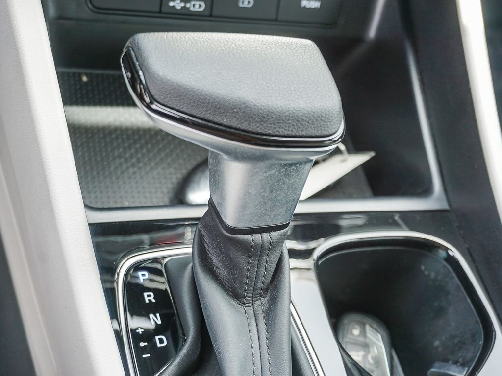 Used 2026 White Hyundai SEL image 23