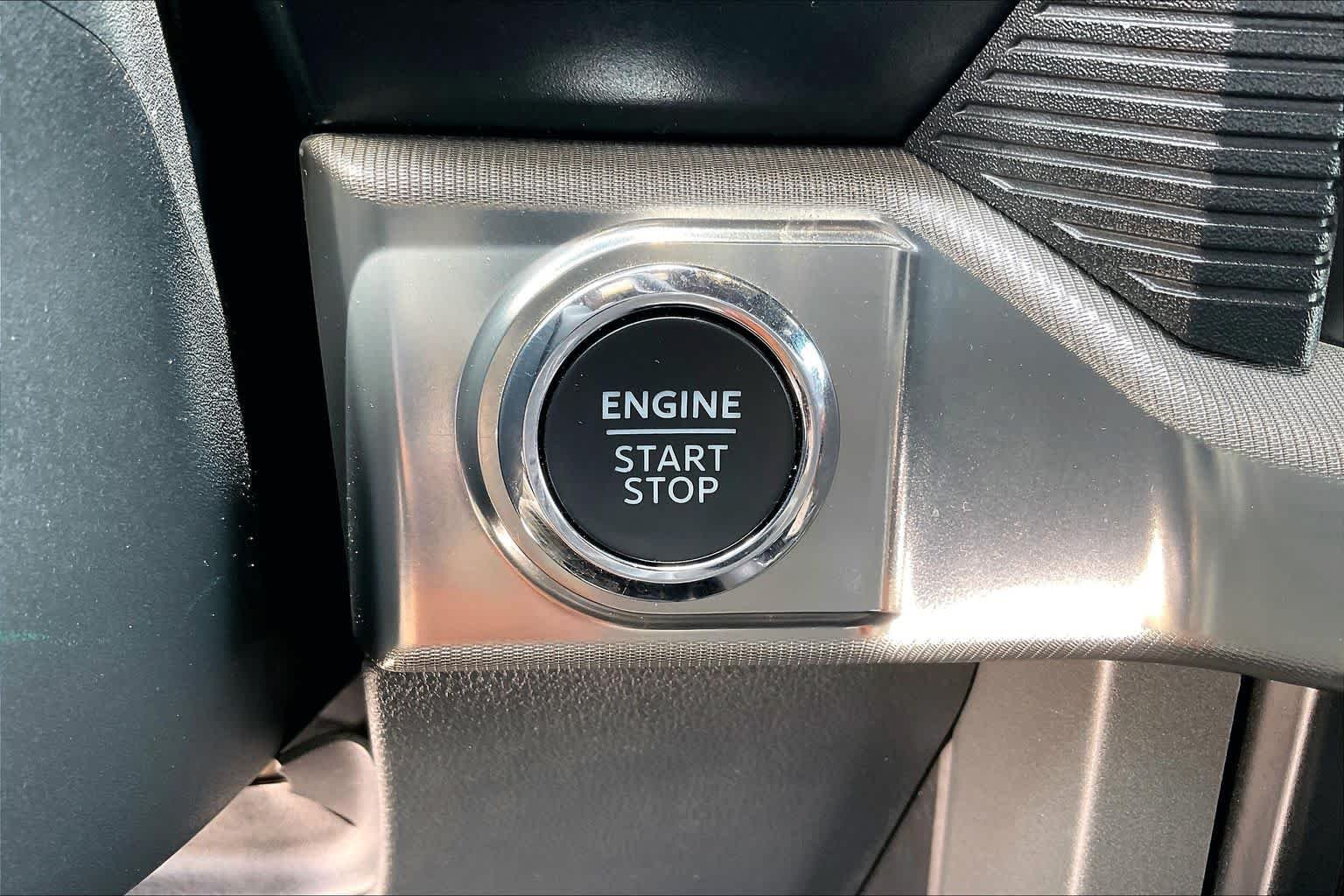 Used 2024 Iconic Silver Ford LARIAT image 32