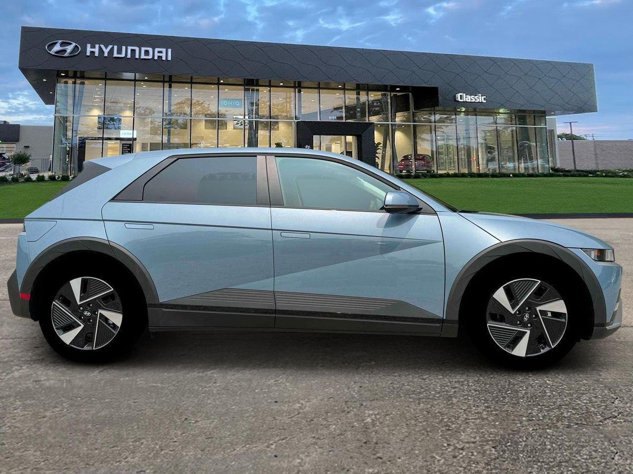 2025 Hyundai IONIQ 5 SE - Photo 9