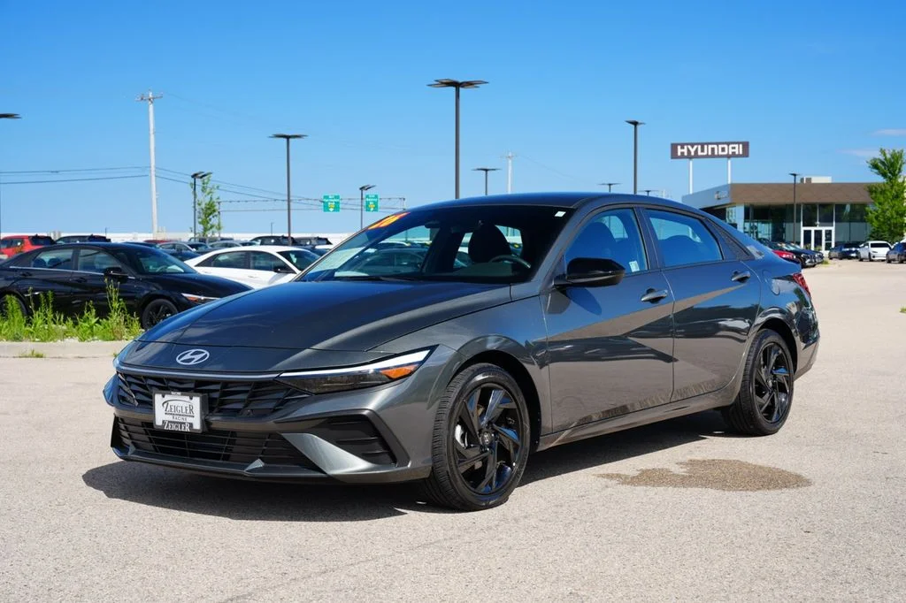 Used 2026 Gray Hyundai SEL Sport image 3