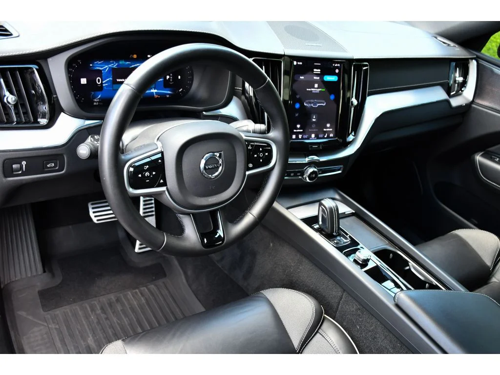 Used 2022 Platinum Grey Metallic Volvo R-Design image 13