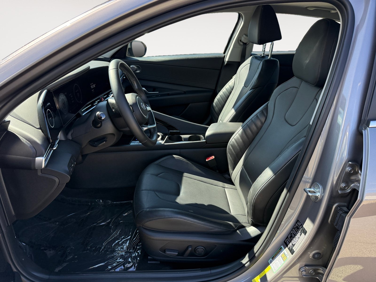 Certified Used 2023 Fluid Metal Hyundai Limited image 10