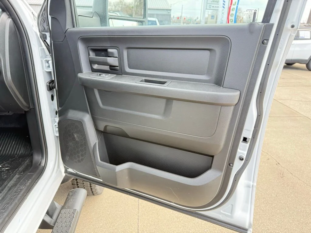 New 2026 Bright White Clear-Coat Exterior Paint RAM Tradesman image 29