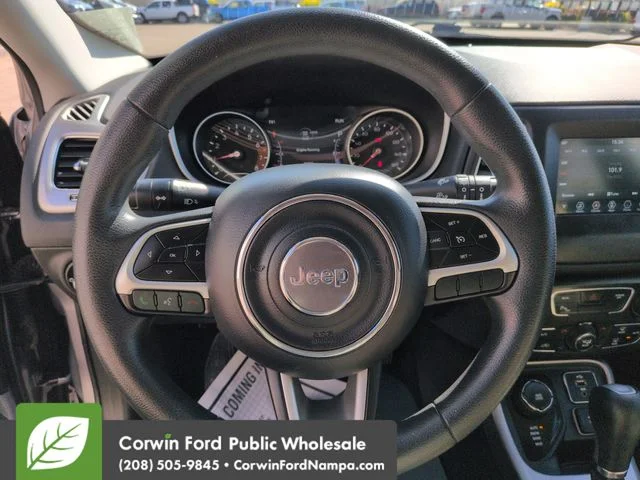 Used 2018 Billet Silver Metallic Clearcoat Jeep  image 14