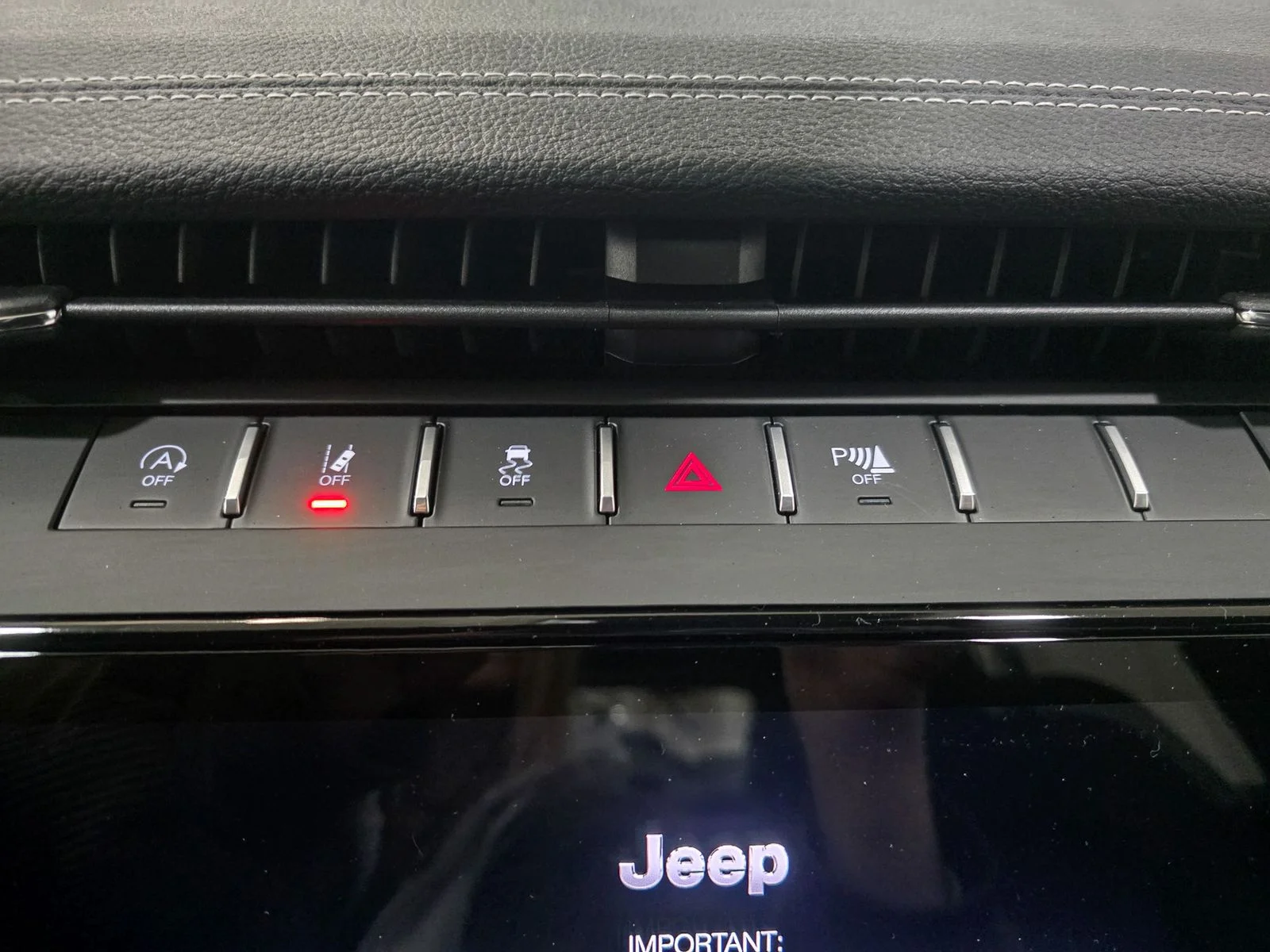 New 2026 Diamond Black Crystal Pearl-Coat Exterior Paint Jeep Limited image 26