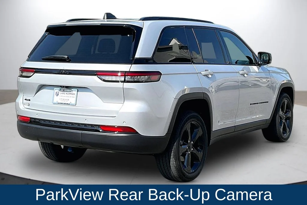 Certified Used 2023 Silver Jeep Altitude X image 10