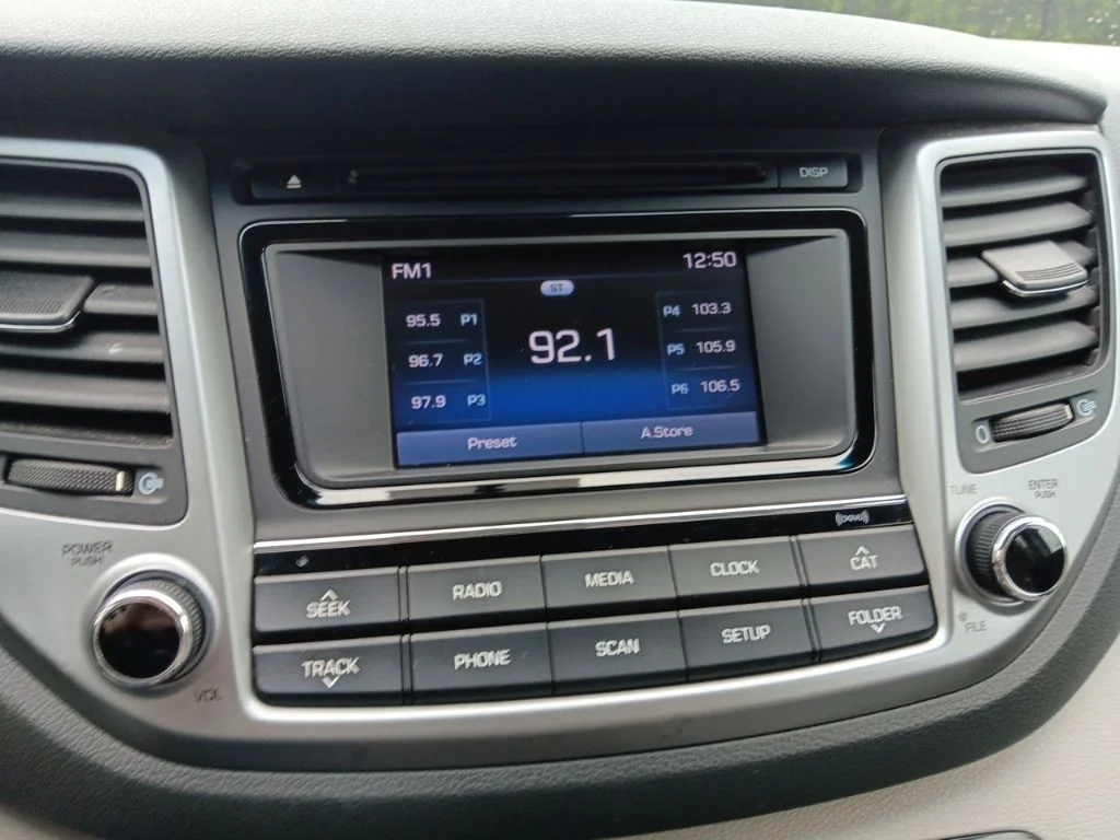 Used 2016 Coliseum Gray Hyundai SE image 19