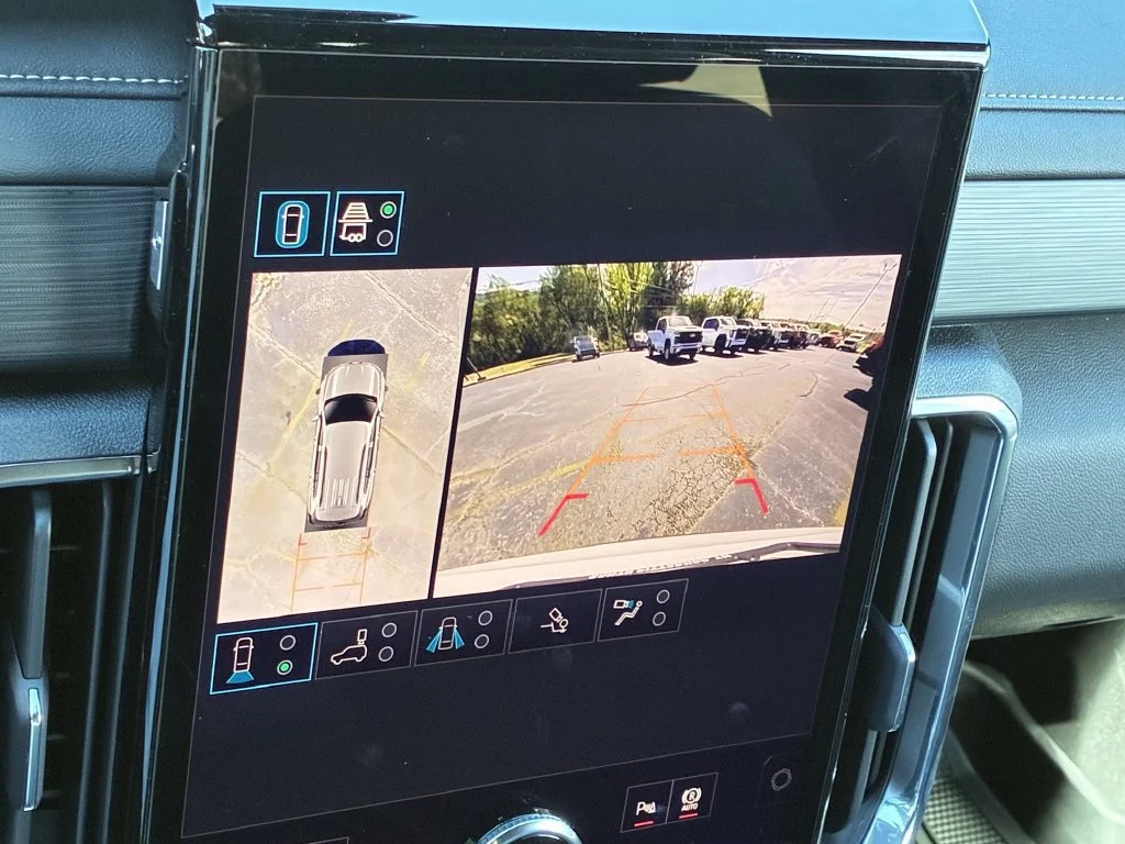 New 2027 Summit White GMC Elevation image 21