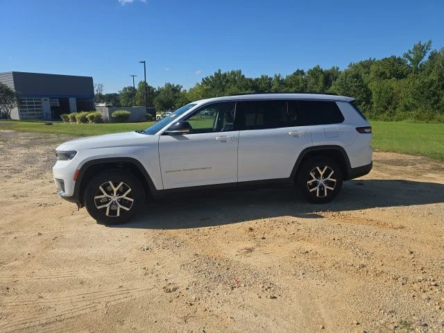 Used 2023 White Jeep Limited image 4