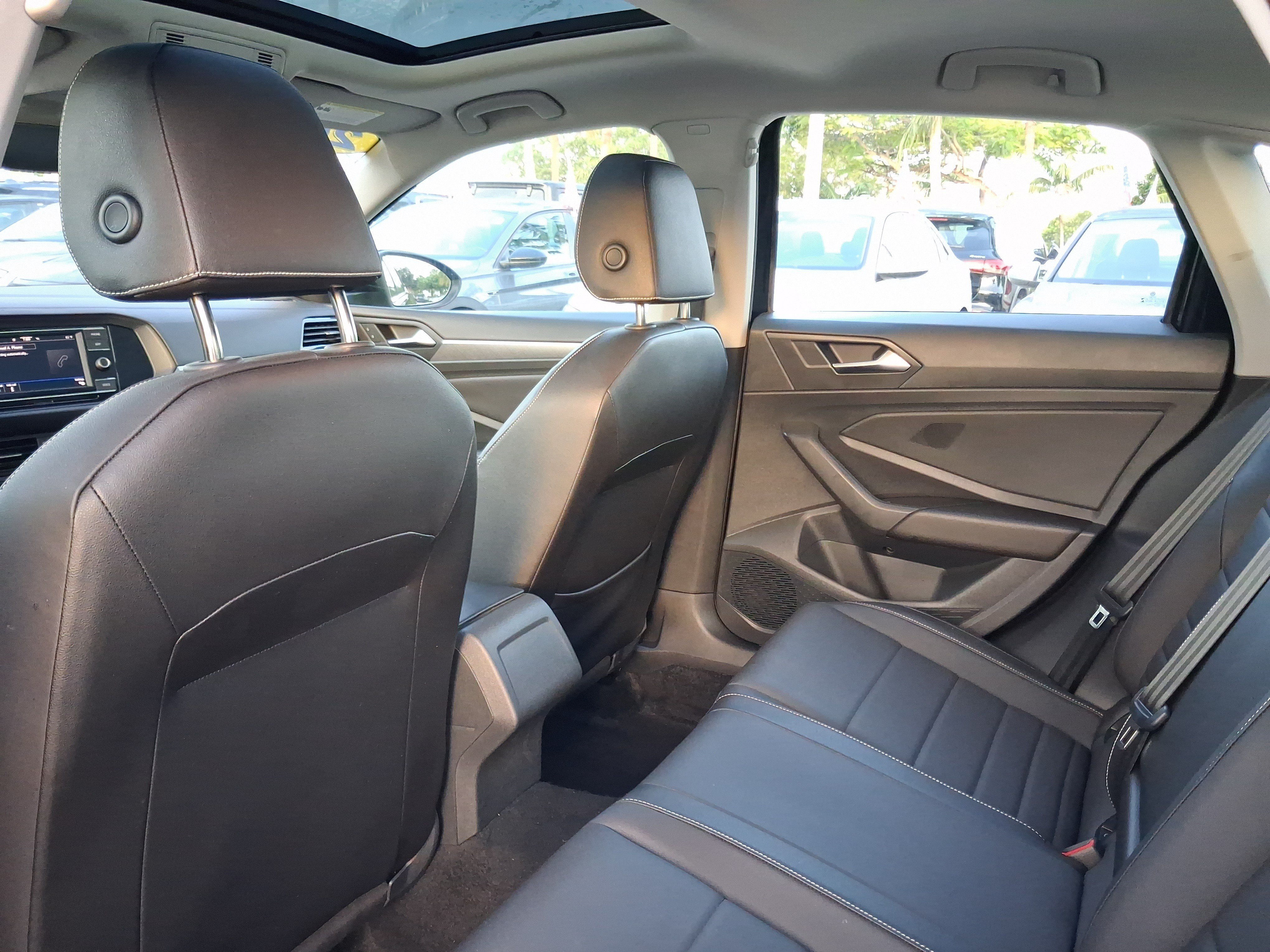 Certified Used 2023  Volkswagen 1.5T SE image 7