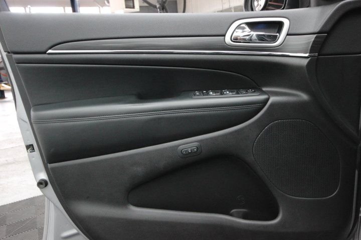 Used 2020 Silver Jeep Limited image 10