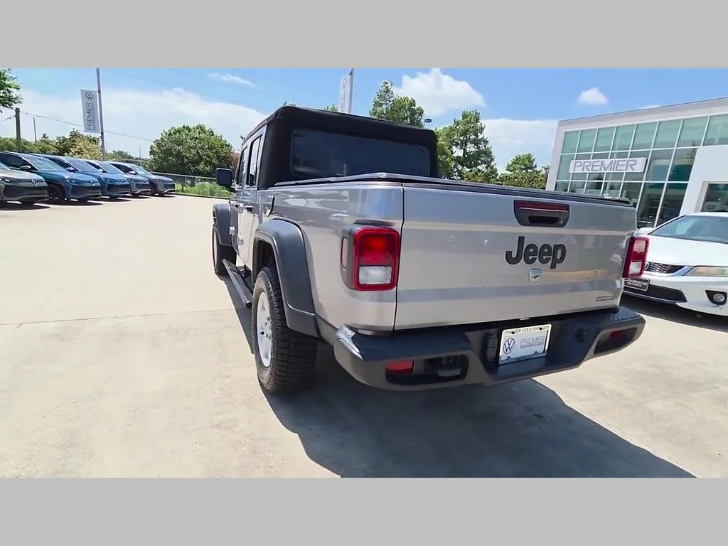 Used 2020 Silver Jeep Sport image 38
