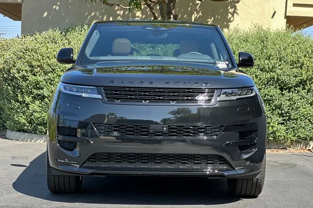 New 2026 Santorini Black Land Rover Dynamic SE image 8