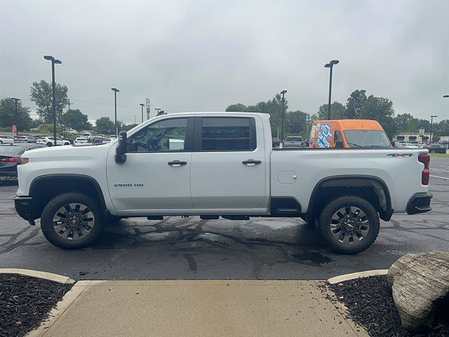New 2026 Summit White Chevrolet Custom image 4