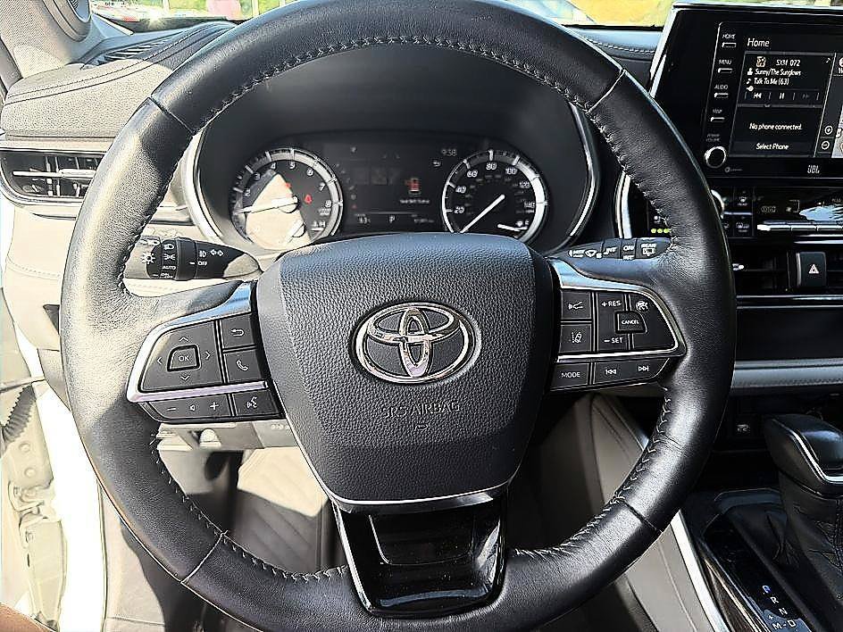 Used 2020 Blizzard Pearl Toyota Limited image 2