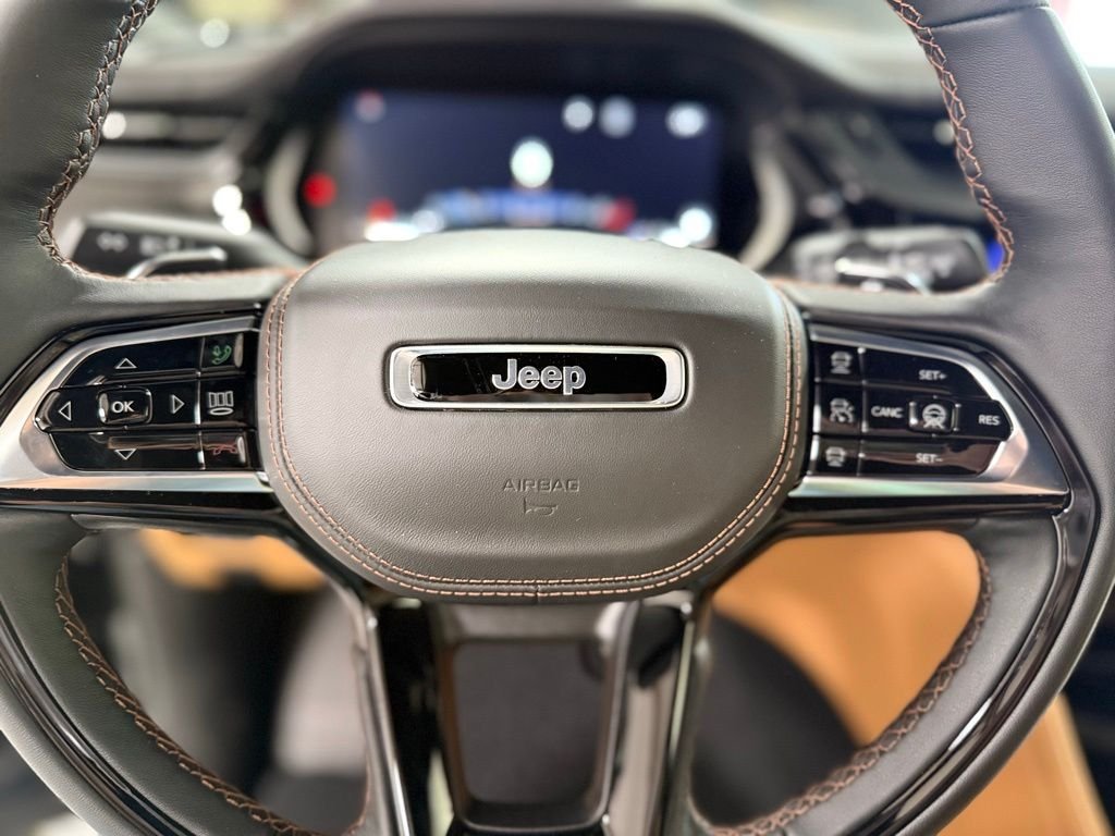 New 2026 Diamond Black Crystal Pearl-Coat Exterior Paint Jeep Summit image 18