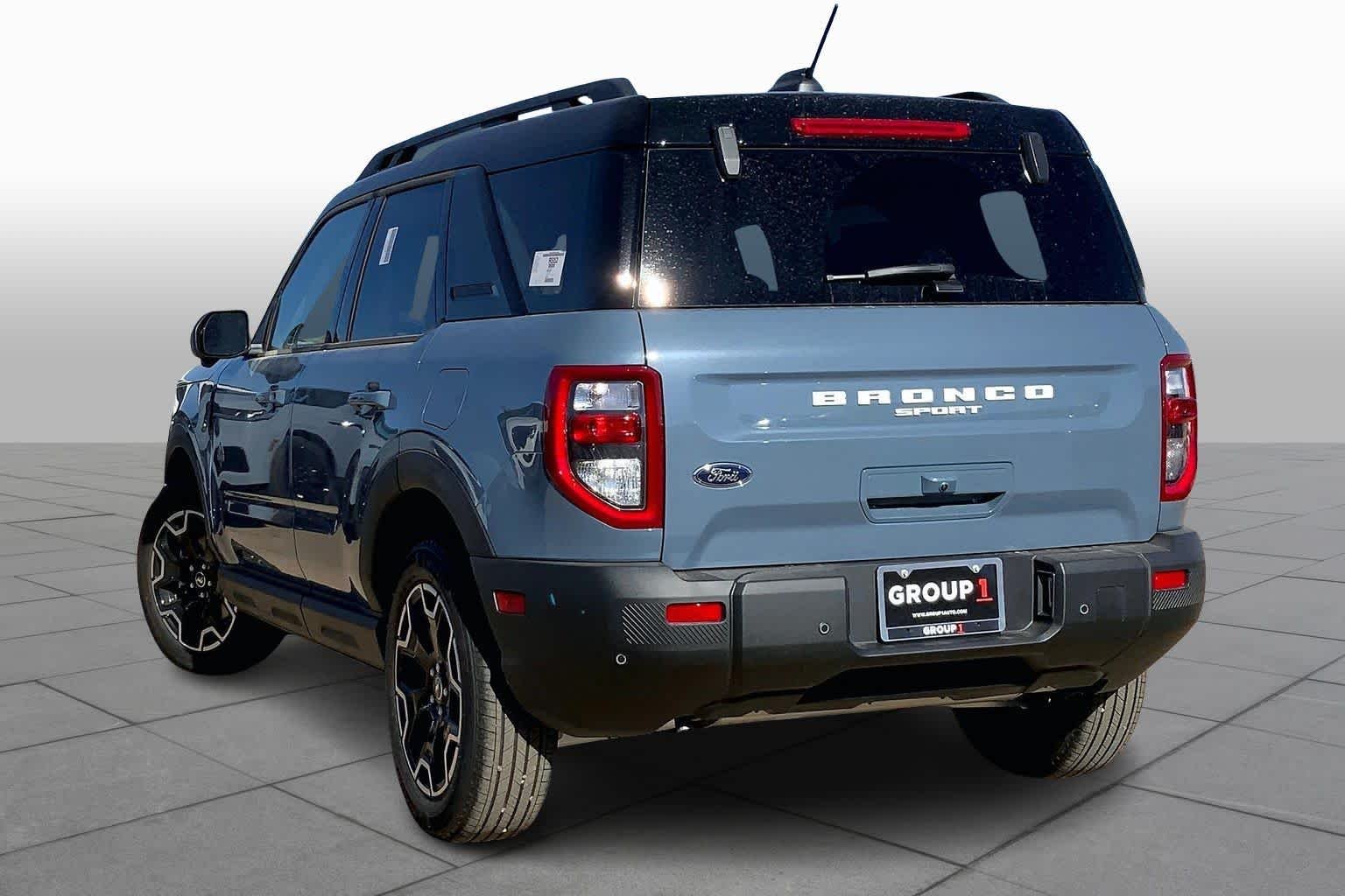 New 2025 Azure Gray Metallic Tri-Coat Ford Outer Banks® image 12