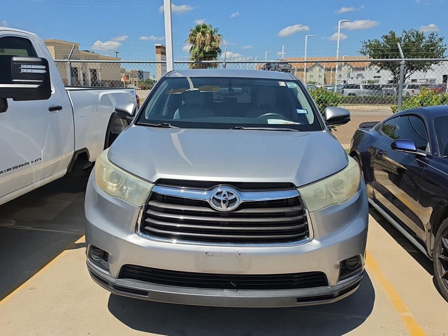 Used 2015 Silver Sky Metallic TOYOTA FWD 4DR I4 LE (GS) image 2