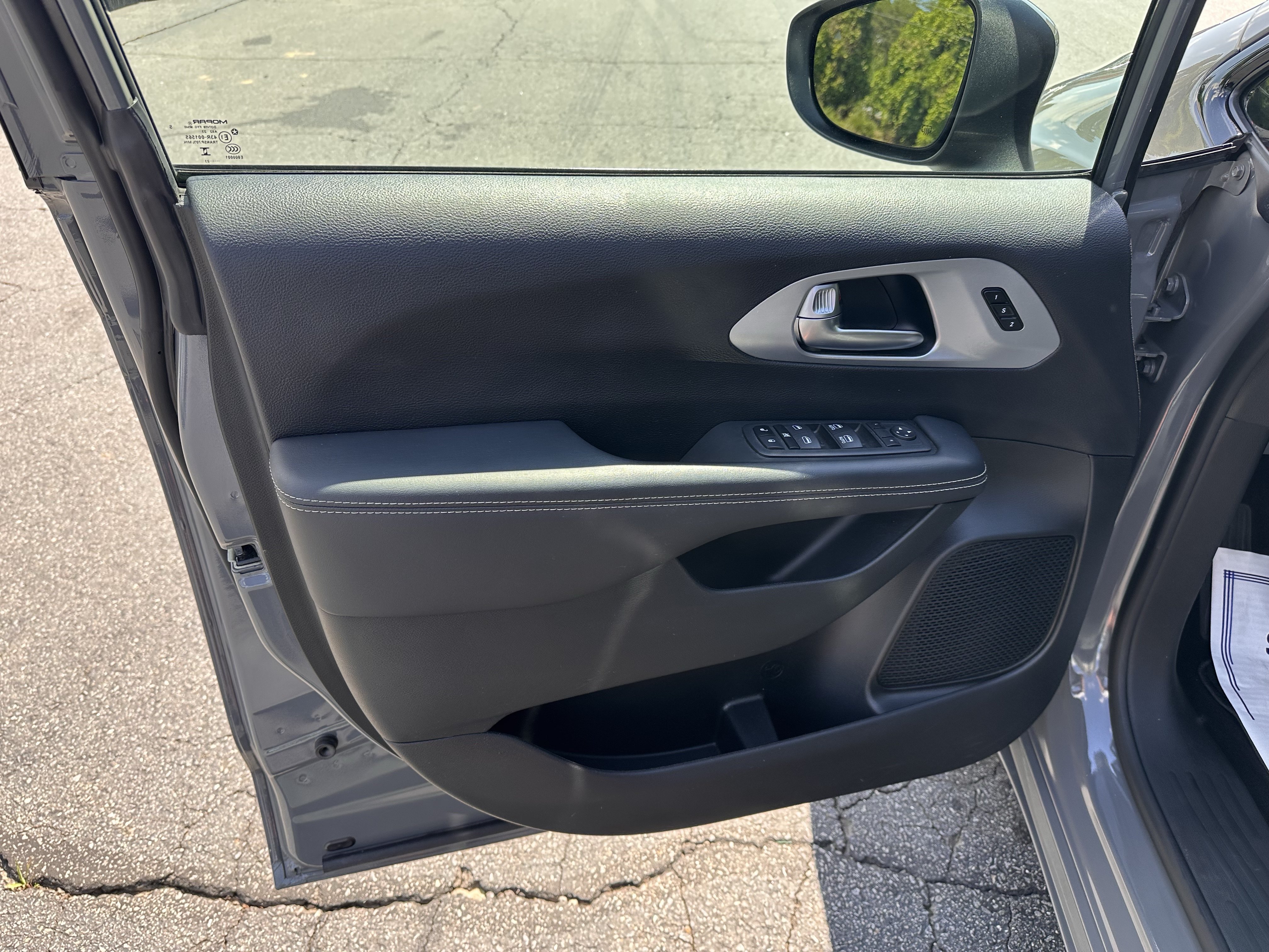 Certified Used 2023 Ceramic Gray Clearcoat Chrysler Touring L image 9