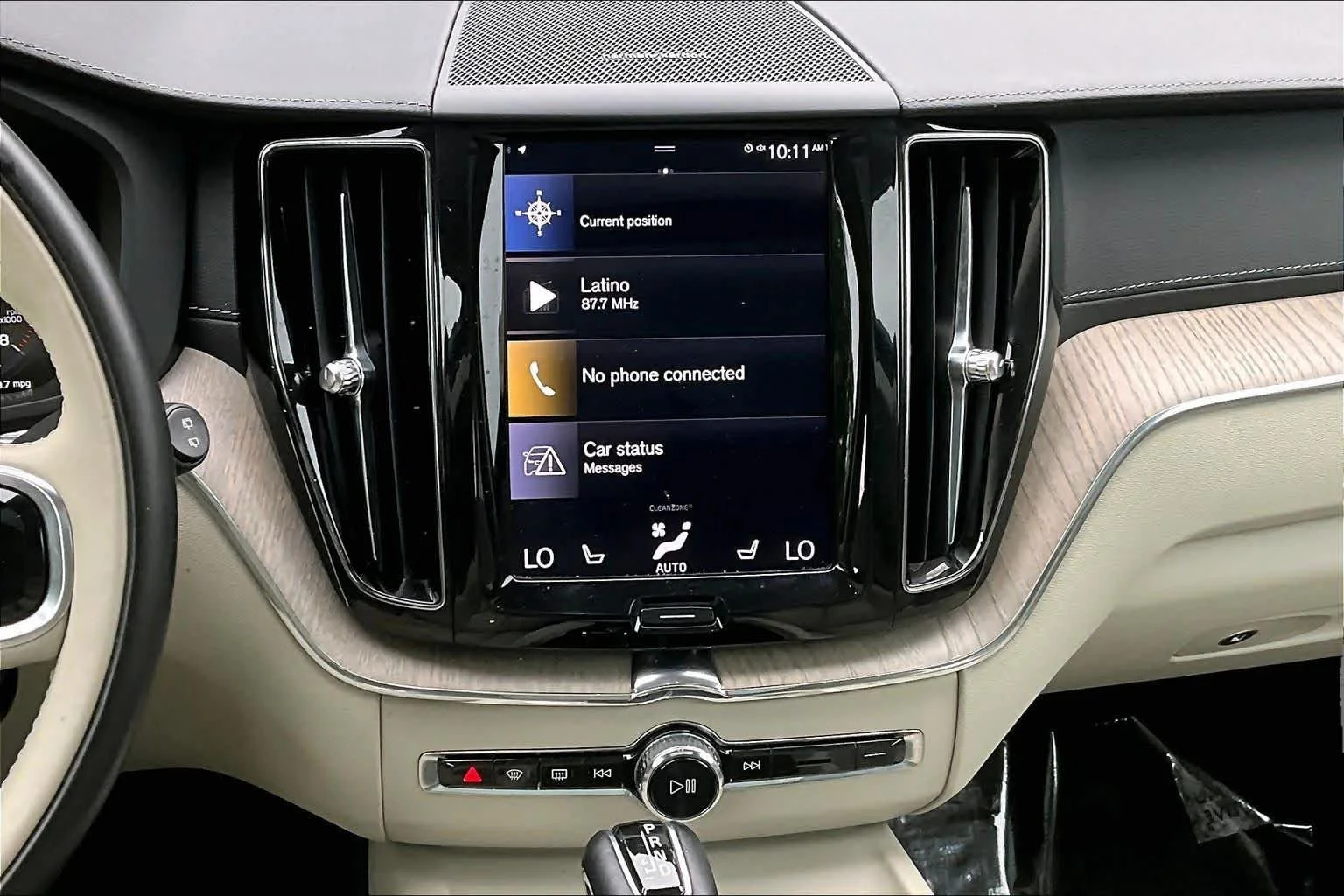 Used 2019 Bright Silver Metallic Volvo Inscription image 7