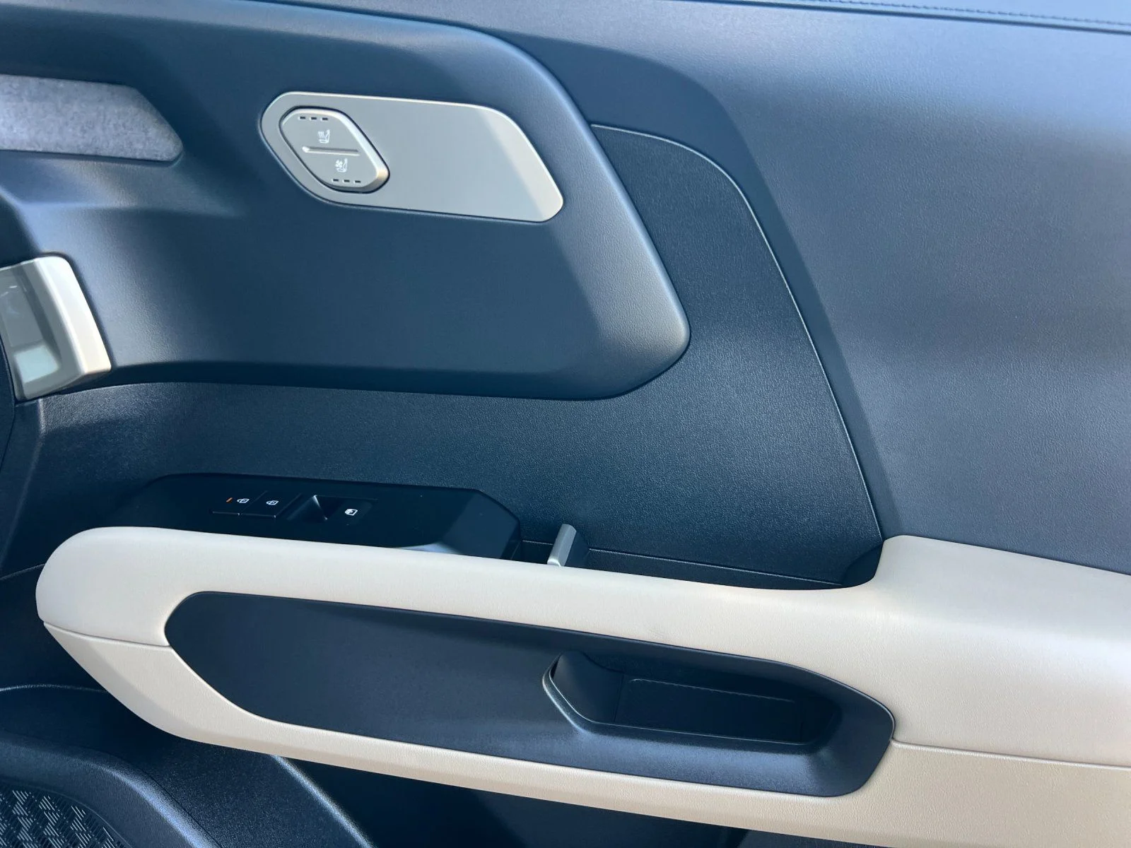New 2027 White Kia EX image 19