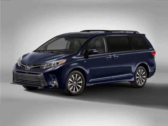 Pre-Owned 2018 Toyota Sienna XLE Premium 4D Passenger Van in Iowa