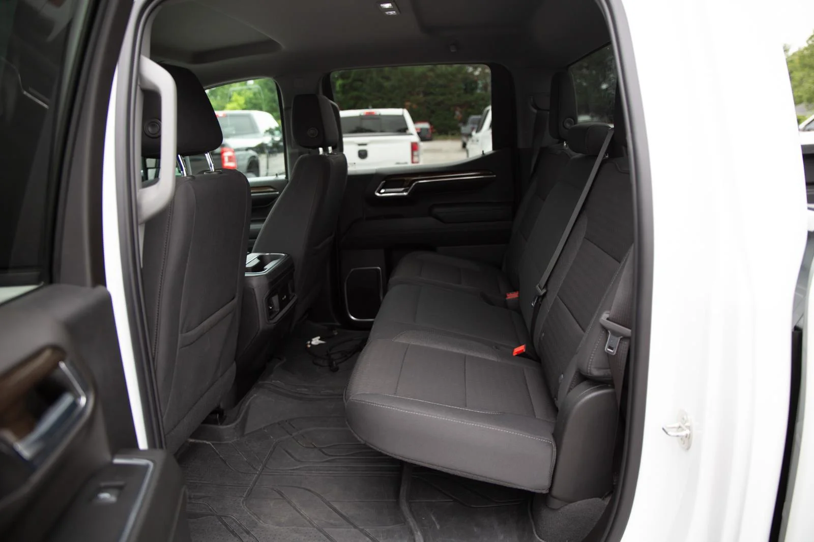 Used 2024 Summit White Chevrolet RST image 22