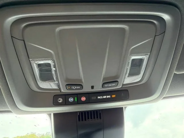 Used 2025 Summit White Chevrolet LT image 46