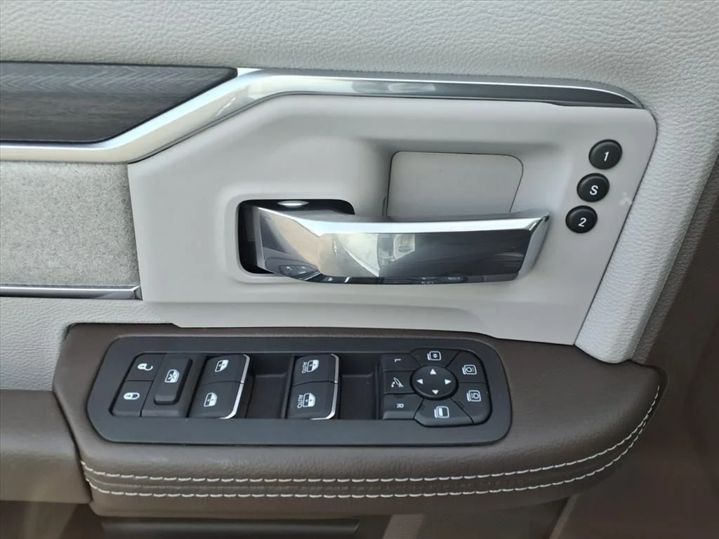 New 2026 Bright White Clear-Coat Exterior Paint RAM Laramie image 23