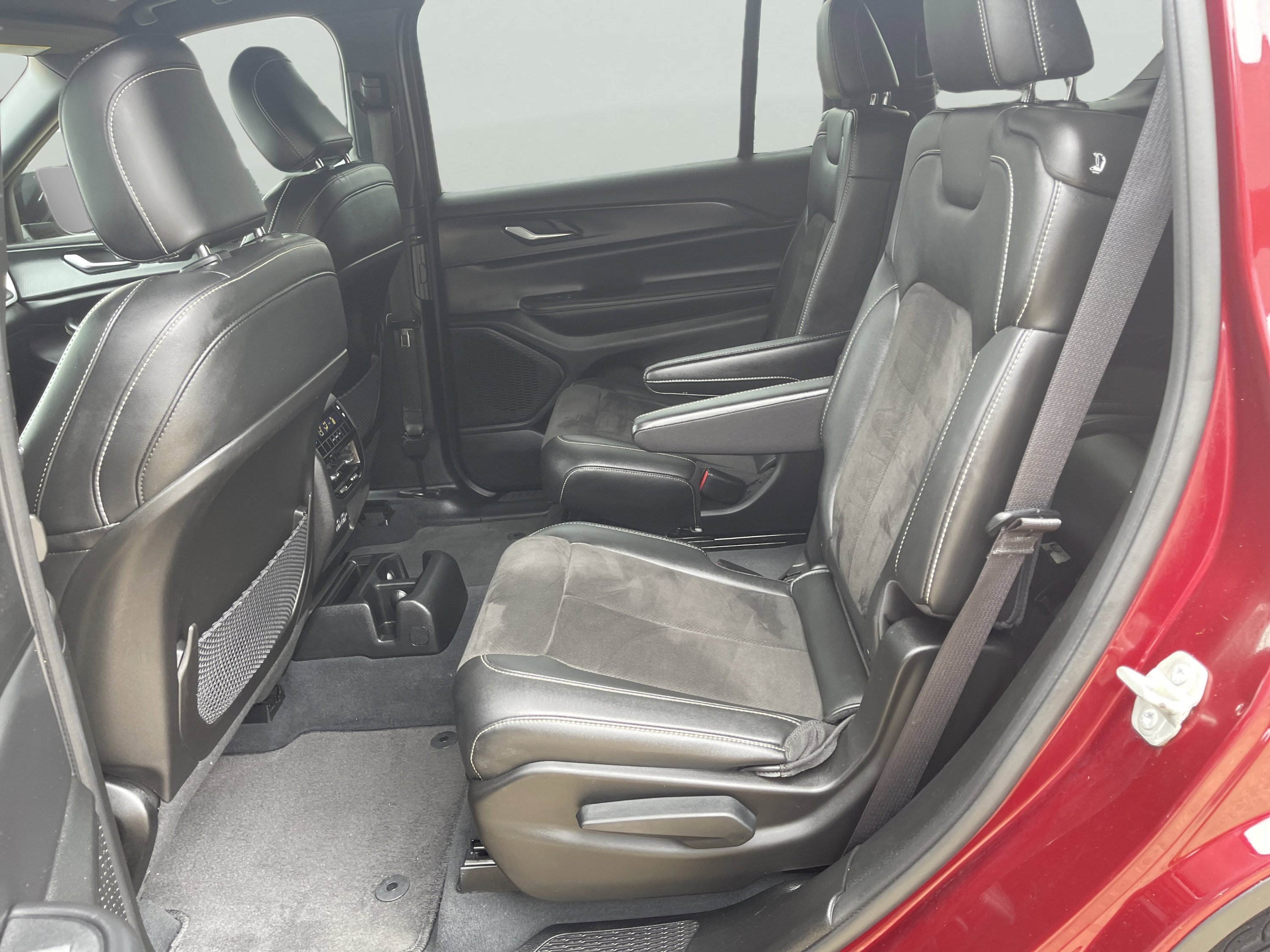 Used 2023 Velvet Red Pearlcoat Jeep Altitude image 12