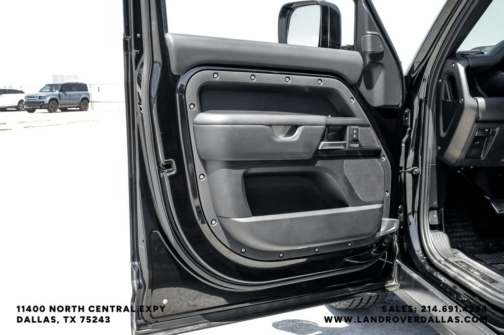 Used 2024 Black Land Rover V8 image 44